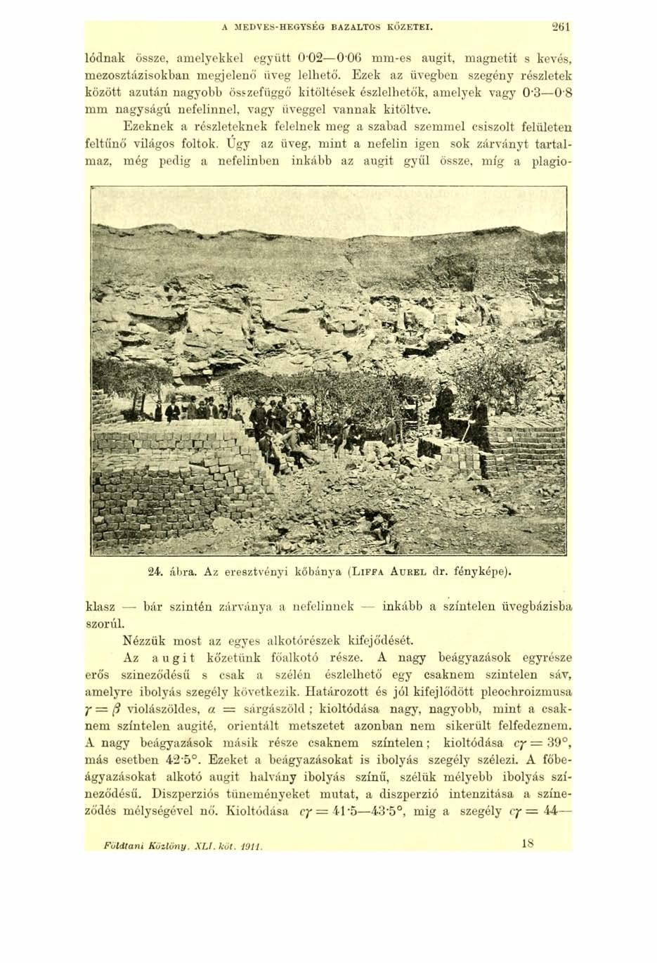 A MEDVES-HEGYSÉG BAZALT0S KŐZETEI. 2Ö1 lódnak össze, amelyekkel együtt 0 02 006 mm-es augit, magnetit s kevés, mezosztázisokban megjelenő üveg lelhető.