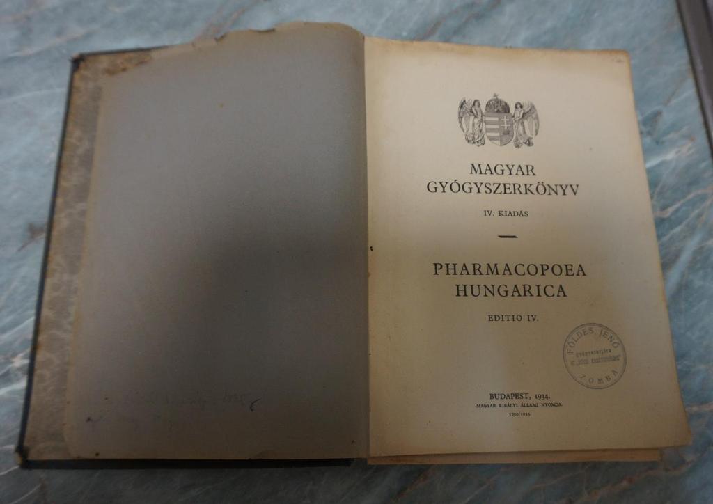 l 1926: a gyógyszertár kezelője Czira