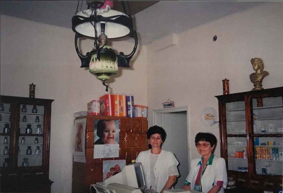 l 1973-tól Kleitsch Zsuzsanna gyógyszerész a gyógyszertárvezető l 1996-ban