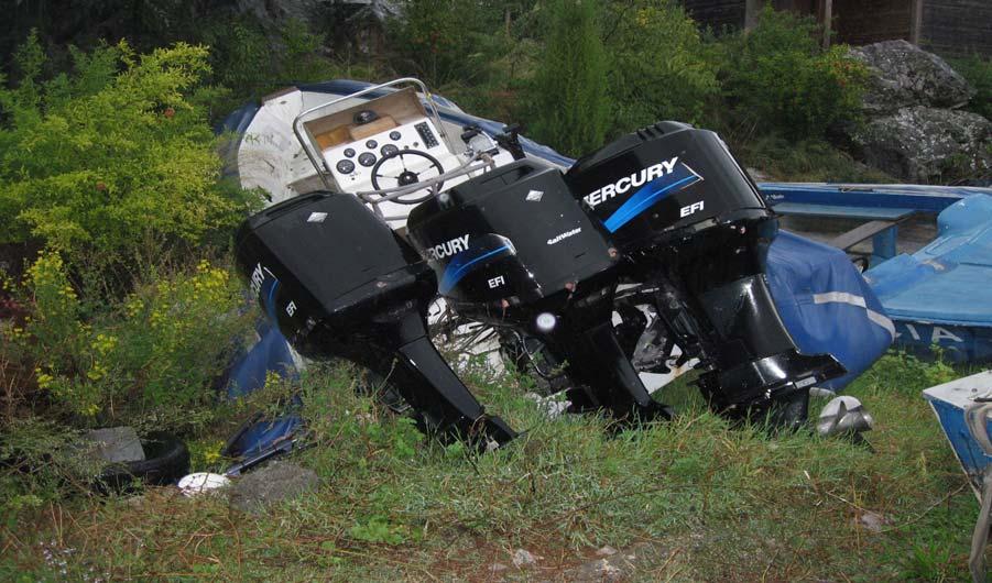 21 3. kép: A megerősített tengeri határellenőrzés eredménye Albániában. Lefoglalt motorcsónak, amelyet korábban a szervezett bűnözés az Európai Unió felé irányuló embercsempészetre használt.