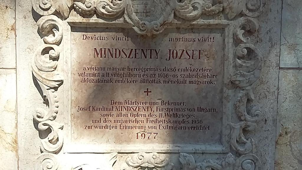Az egyik kápolnához érve a következő