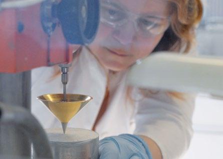 6 SZAKKIFEJEZÉSEK DIN 51 502 Ezen szabvány célja a standard kenőanyagok egységes jelölése azonosító betűk és egyszerű grafikus szimbólumok rendszerén keresztül.