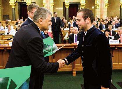 tanévben Nagy Anita, a 2016/17. tanévben Németh Levente István férfiszabó tanulók nyerték meg a régi nevén Szakma Kiváló Tanulója Verseny (SZKTV) Szakma Sztár IX. ill. X.