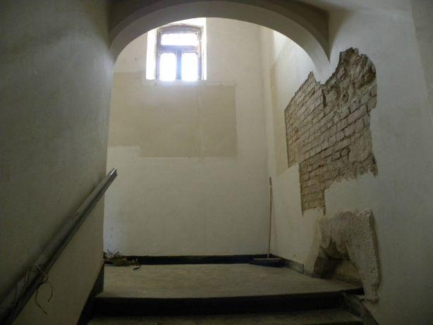 69. Nyugati lépcsőház, az első és második