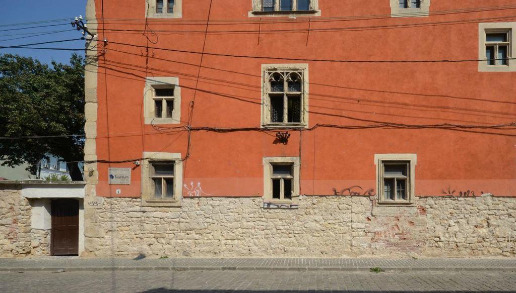73. A kolostor nyugati homlokzata.