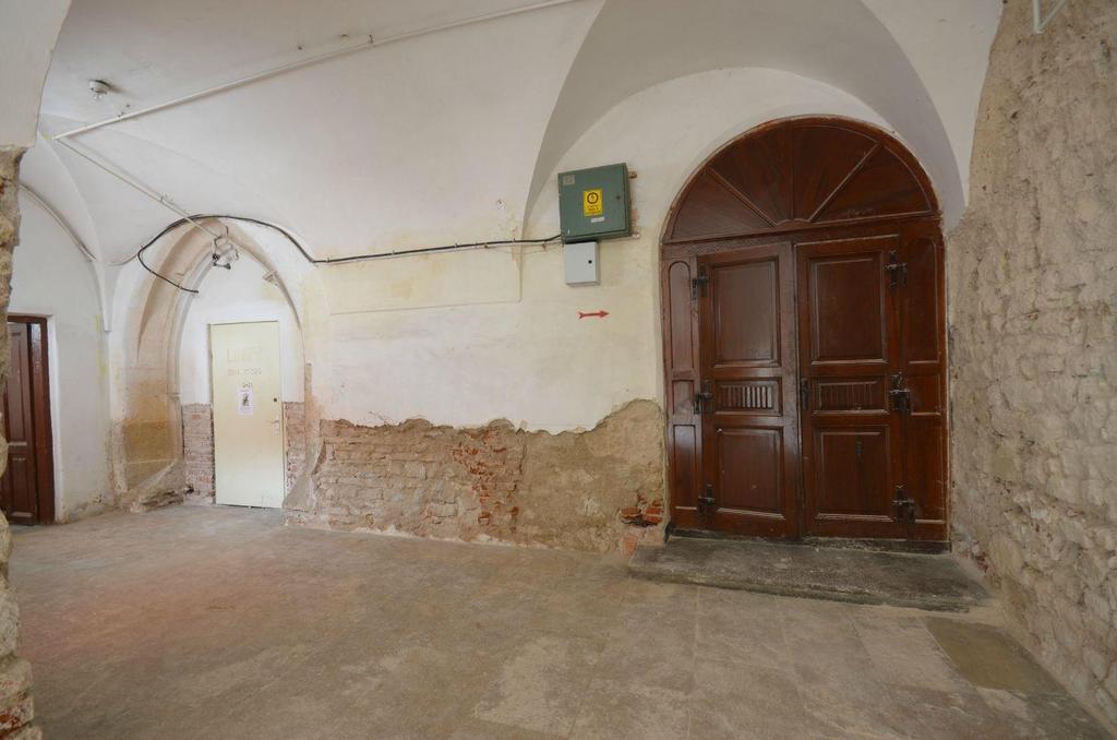 75. Nyugati szárny, földszint.