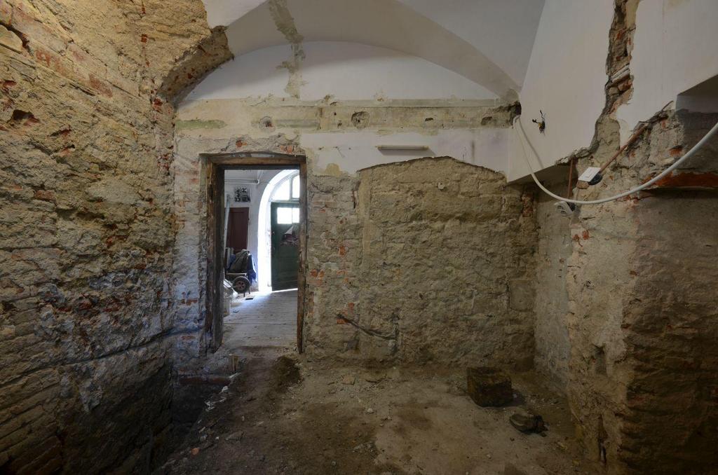 81. Nyugati szárny, földszint.