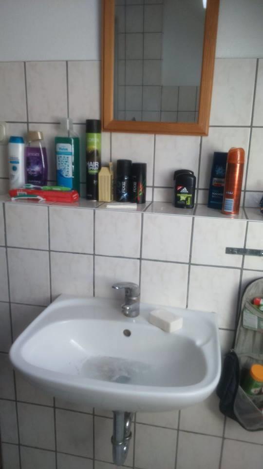 15. Nap Ma takarítás volt a szobában, és a fürdőben is.