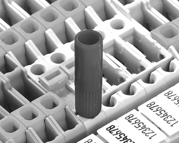 Az adapterhez 0,5 mm 2-1 mm 2 keresztmetszetű vezetékek csatlakoztathatók. A tesztadapter a sorkapocsba reteszelődve biztonságosan érintkezik a potenciálvezető áramsínnel.