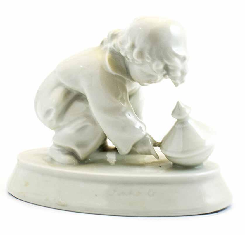 275. tétel ZSOLNAY FIGURA Fehér mázas porcelán.