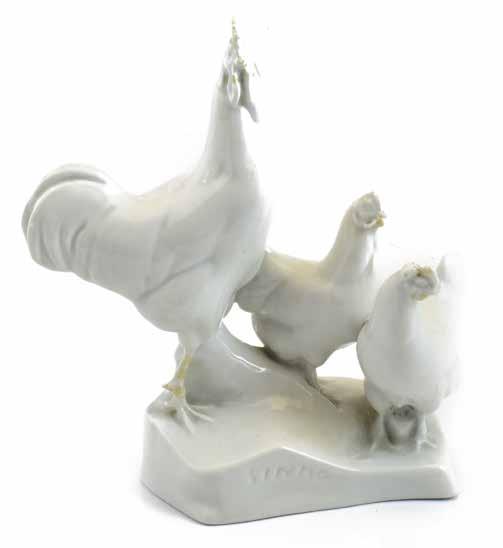 281. tétel ZSOLNAY FIGURA Kakas tyúkokkal Fehér mázas porcelán