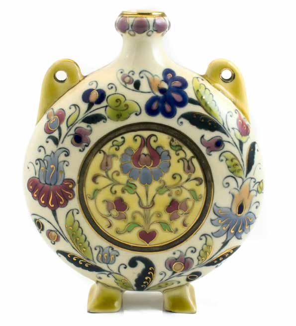 301. tétel ZSOLNAY KULACS Porcelánfajansz Két lábon álló lapított