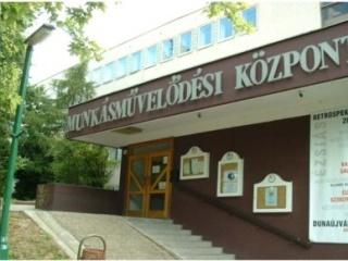 ben, az ötvenes évek elején-közepén születtek meg a könyvtári ellátást biztosító intézmények, hálózatok.