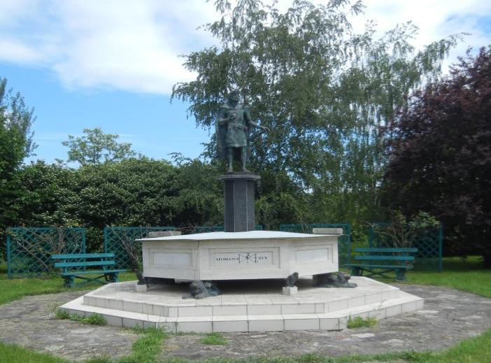 István díszkútnak is.