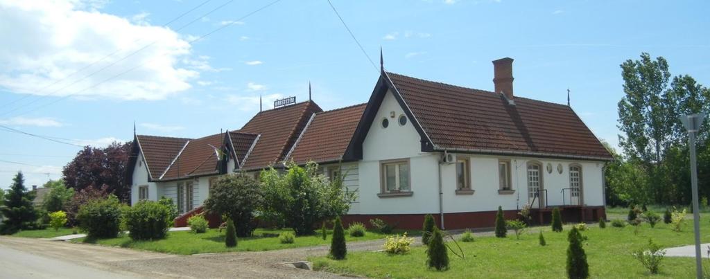 4 TELEPÜLÉSKÖZPONT A Szárvágy-patak medrében elterülő településközpont csak az 1900-as évek első felétől kezdett kialakulni. Ez alól kivétel a Szent Márton templom és szűkebb környezete.