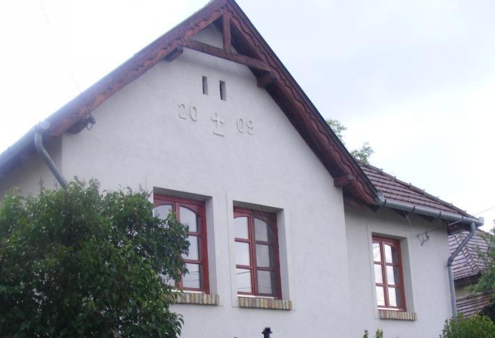 vagy fa hatású, korszerű nyílászárók beépítése, meglévő épületek