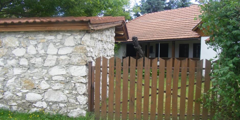szerves része, egy darabkája és egy utca, vagy település akkor szép, ha van benne