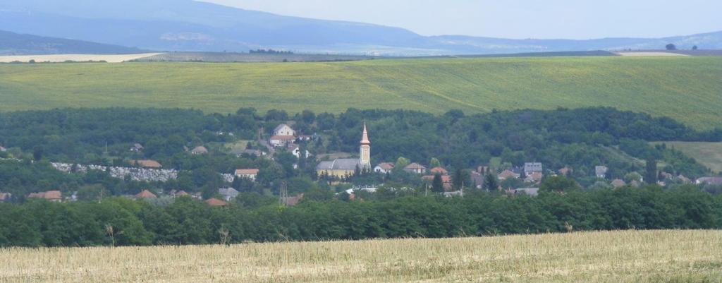 R Ó Z S A S Z E N T M Á R T O N B E M U TATÁ S A ÁLTALÁNOS TELEPÜLÉSKÉP, TELEPÜLÉSKARAKTER 2 Rózsaszentmárton Heves megyében található, a Mátravidék Nyugati-Mátra kistáj déli részén, a Somlyó-hegy