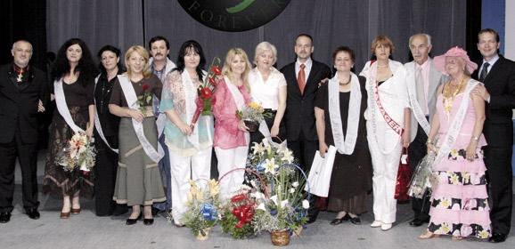 Naši gosti, direktori Lenkey i dr. Milesz, zajedno s domaćinom, direktorom Branislavom Rajićem, uputili su s pozornice čestitke novim supervizorima, assistant managerima i managerima.