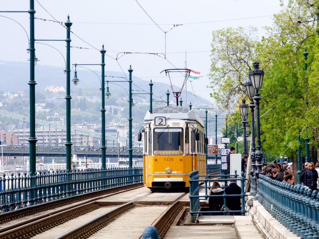 Forrás: pixabay Hasonló a helyzet a bérléssel is: egy 65 négyzetméteres lakás bérleti díja Budapesten 130-140 ezer forintnál kezdődik, de ha belvárosi, esetleg újépítésű lakásra vágyunk, az ár inkább