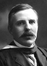 Történeti áttekintés Sir Ernest Rutherford különböztette meg és nevezte el a két kis hatótávolságú ionizáló sugárzást 1899-ben: alfa-sugárzás (erősebben ionizál és kisebb a hatótávolsága, levegőben