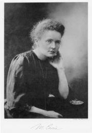 Marie Skłodowska Curie (1867-1934) 12 Lengyel származású és egyedüliként két Nobel díjat is elnyerő tudós asszony kezdett el foglalkozni Becquerel