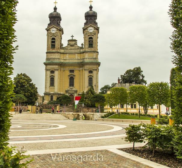 AZ ELLENŐRZÉS TERÜLETE Tata Város Önkormányzata és a kizárólagos tulajdonában álló Tatai Városgazda Nonprofit Korlátolt Felelősségű Társaság Tata Város Komárom-Esztergom megyében a Tatai Járás