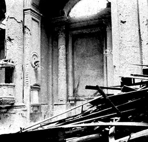 A levegőt por és füst töltötte meg. Három 500 font súlyú bomba körülötte és fölötte robbant fel, ő mégis túlélte a bombák okozta légnyomást és hőhatást.