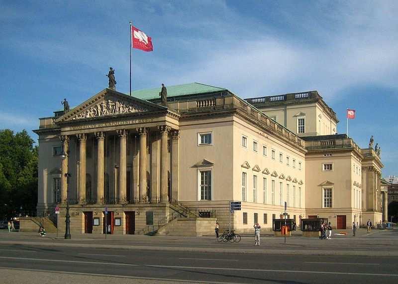 királyként. Ezt követően alig 2 hónapon belül hozzálátott rég óta dédelgetett álmának megvalósításához, a berlini opera felállításához. 3. Az udvar zenei életének alakulása I.