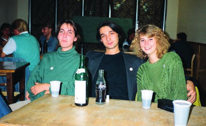 A Calandra zenekar születésnapi koncertje után a Buborék Klubban. Bottka Krisztina, Horváth Barnabás Dávid, Szalai Kirsten (1990. 09. 26.) Szalai Kirsten Augsburgban (1992. 11.