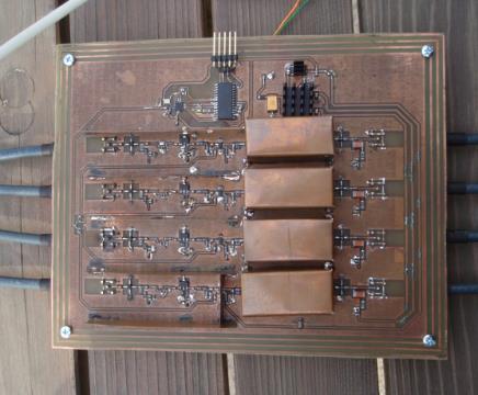 megtörténik a jelek koherens digitalizálása, majd előfeldolgozása egy FPGA