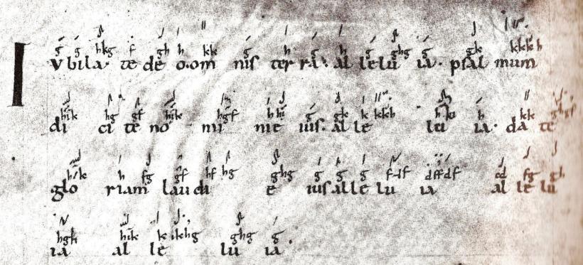 Saint-Gall 339,84 Az E 121-től eltérően virgákkal kezdi a tételt. Einsiedeln 121,228 A deo fölött pes quadratus; az omnis fölötti bivirga második hangja liquescens, ahogy a terra és az alleluja.
