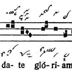 A psalmum végén található episémás clivis kellő energiát visz a dicite szóba, amelynek neumái (episémás clivis, az első alatt tenete) tovább dinamikát adnak a nomini eius-nak.
