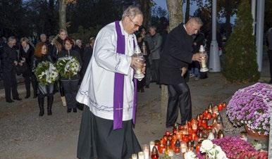 Aj na nich spomínal pán starosta vo svojom spomienkovom príhovore, v ktorom medzi inými povedal: Práve dnes si spomenieme na našich najdrahších, ktorí nám pomáhali formovať naše ja, vštepovali nám