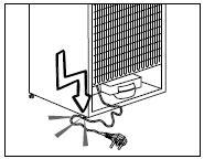 Ne állítson nehéz tárgyakat a hálózati kábelre! A készülék csatlakoztatása után ne fogja meg a csatlakozó dugót nedves kezekkel! Amennyiben az aljzat laza, ne csatlakoztassa a készüléket!