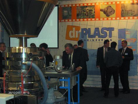A mûanyag-feldolgozó cégeket a biatorbágyi dr- PLAST ENGINEERING KFT. (10. ábra), a tököli PLASTICON KFT., a felsõzsolcai STAR PLUS KFT. (11. ábra), a gödöllõi TBMI HUNGARY MÛANYAG-FELDOLGOZÓ KFT.