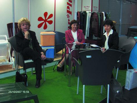 . ábra. dr-plast Engineering stand 11. ábra. Star Plus stand 5.1. A kiállítók véleménye A mûanyag- és gumiipar vállalatai optimistán érkeztek a világ legnagyobb vásárára, a K 2007-re, Düsseldorfba.