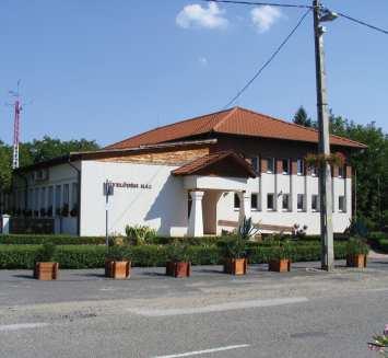 HOMLOKZATKÉPZÉS, ANYAGHASZNÁLAT Az épületek