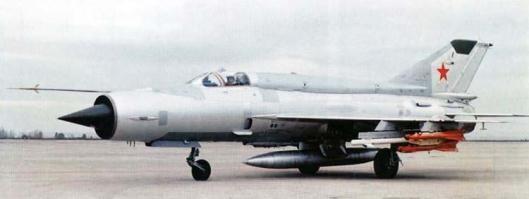 2. ábra MiG 21BISz 2 db R 3Sz és 4 db R 60-as légiharc rakétákkal felfegyverezve [4] A P 62-ES RENDSZER Mint fentebb már írtam, a technológiában ilyen néven találtam rá, tehát ezt az elnevezést fogom