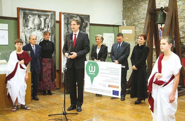 10. KULTÚRA 11/2012 Múzeumpedagógiai foglalkoztató a Balassában Az esztergomi Balassa Bálint Múzeumban október 30-án került hivatalosan is átadásra az a közel 30 millió forintból megvalósult