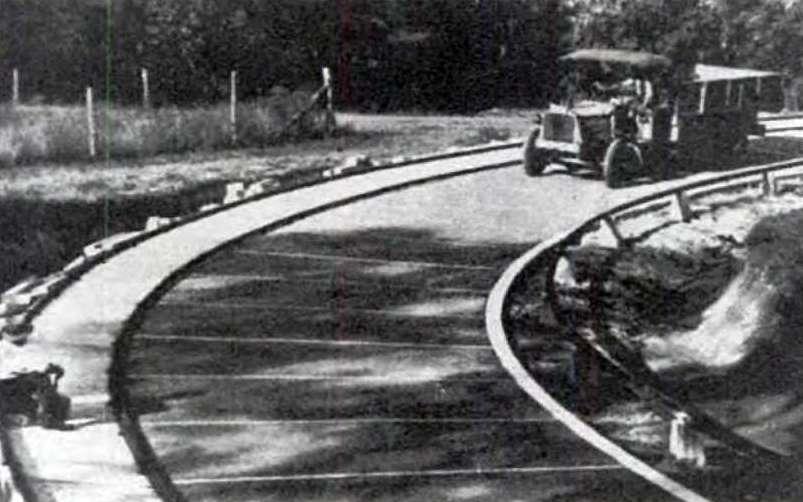 A kezdetek A Bureau of Public Roads (BPR, Közúti Iroda) vezetésével 1925 építették meg ez első kültéri köralakú tesztpályát az USA-ban.