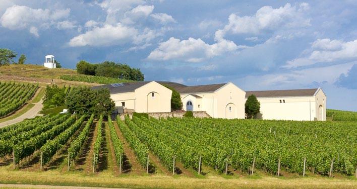 Régi, történelmi birtok, 104 hektárnyi szőlőterülettel, mely 1992 óta az AXA Millésimes-csoport tulajdonaként vezető szerepet játszik a tokaji borok újjászületésében.