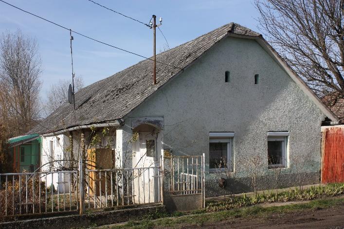 karakteréhez. Vigyázni kell az egymástól eltérő színekkel is, melyek nem harmonizálnak egymással.