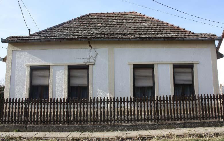fa, osztott üvegezésű ablakok és fa