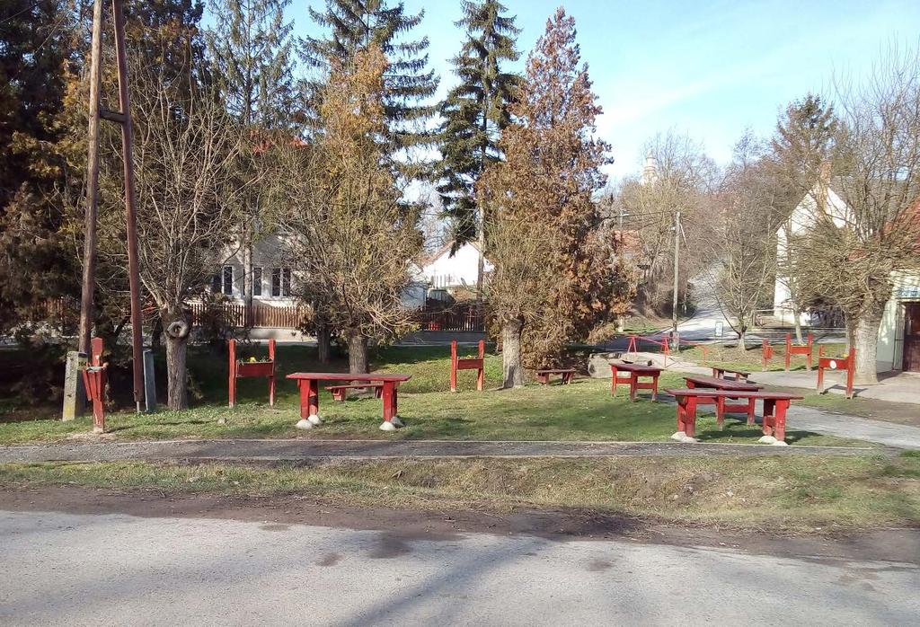 3 BEVEZETÉS 1 Gyulaj község Tolna megyében, a Dombóvári járásban, Tamásitól délre, a Gyulaji erdő déli peremén helyezkedik el.
