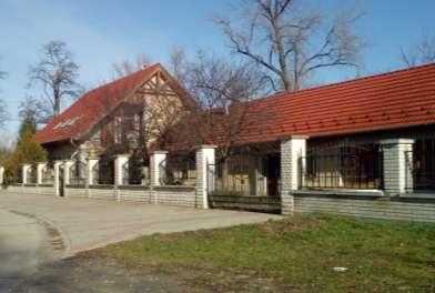 építészeti részletek szegényesek; - teleknagyság 720-1200 m 2 ; - beépítettség 25-30%; -