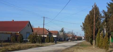 A kertvárosi jelleget az előkert és a viszonylag nagy hátsókert zöldfelületi fedettsége határozza meg.