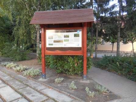 HIRDETÉSEK, REKLÁMTÁBLÁK 8 Tiszaalpáron nem jellemzők az óriás reklámok.