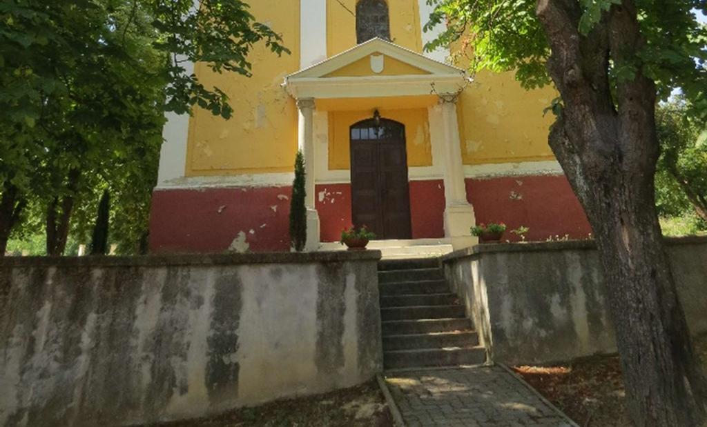 A református templomot 1785-ben építették barokk stílusban, 1928-ban