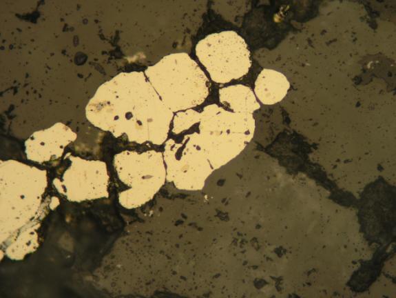 kalkopirit 100 µm pirrhotin 100 µm 3.